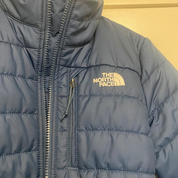 North face puffer jacket - Picture 3 of 7